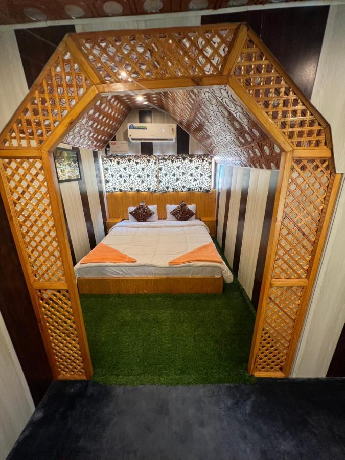 Aristotle Group Of Houseboats & Transportation 호텔 Srīnagar 외부 사진