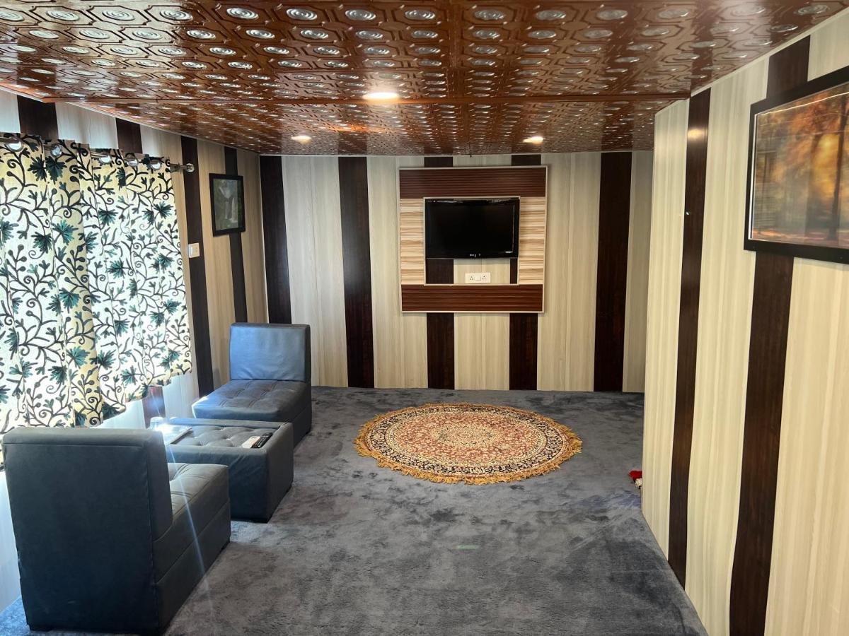 Aristotle Group Of Houseboats & Transportation 호텔 Srīnagar 외부 사진