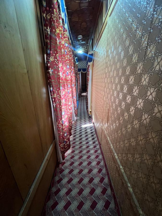 Aristotle Group Of Houseboats & Transportation 호텔 Srīnagar 외부 사진